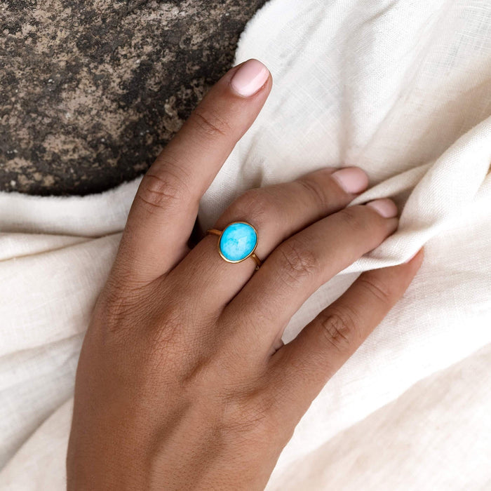 Statement ring in gold vermeil with amalfi blue gemstone