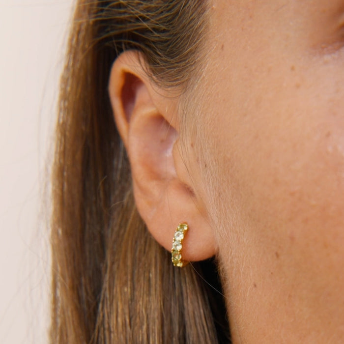 mel-12-august-olivine-birthstone-huggie-earrings-14k-yg-33.mp4