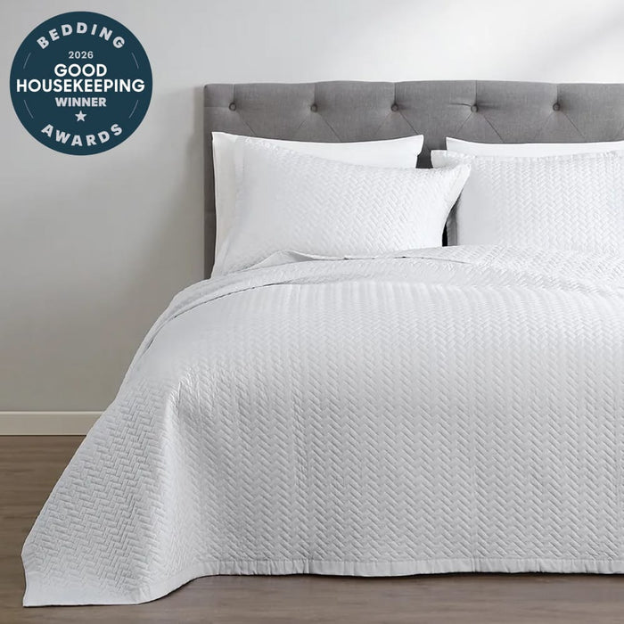 Classic White Oversized Quilt Set