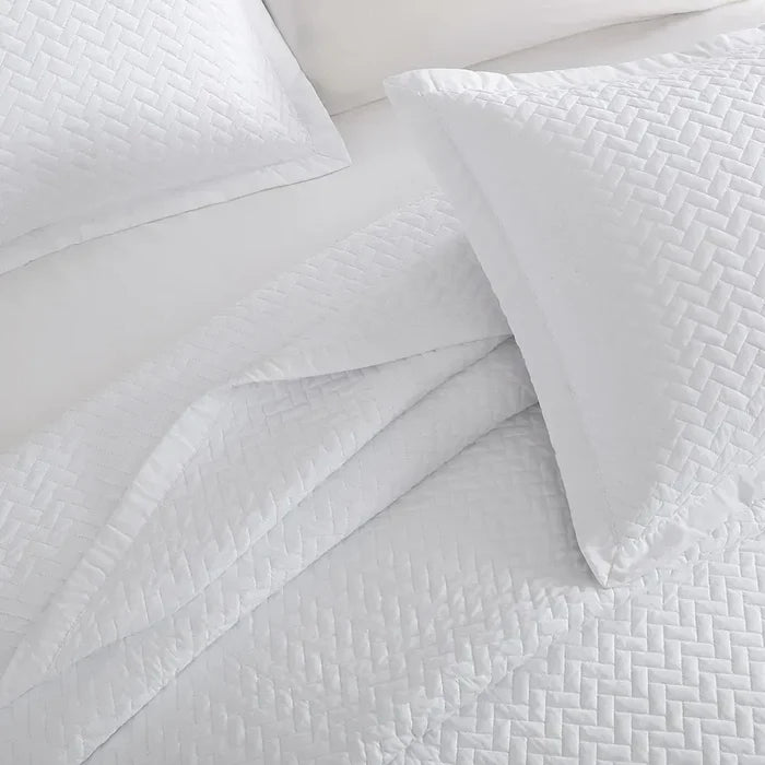 Classic White Oversized Quilt Set
