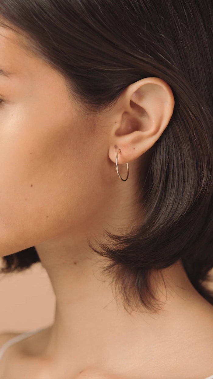 Gold Vermeil, 20mm | rebecca-hoops-gold-20mm.mp4