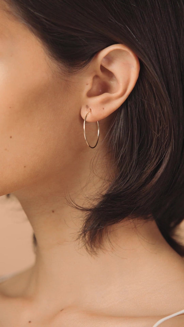 Gold Vermeil, 30mm | rebecca-hoops-gold-30mm.mp4
