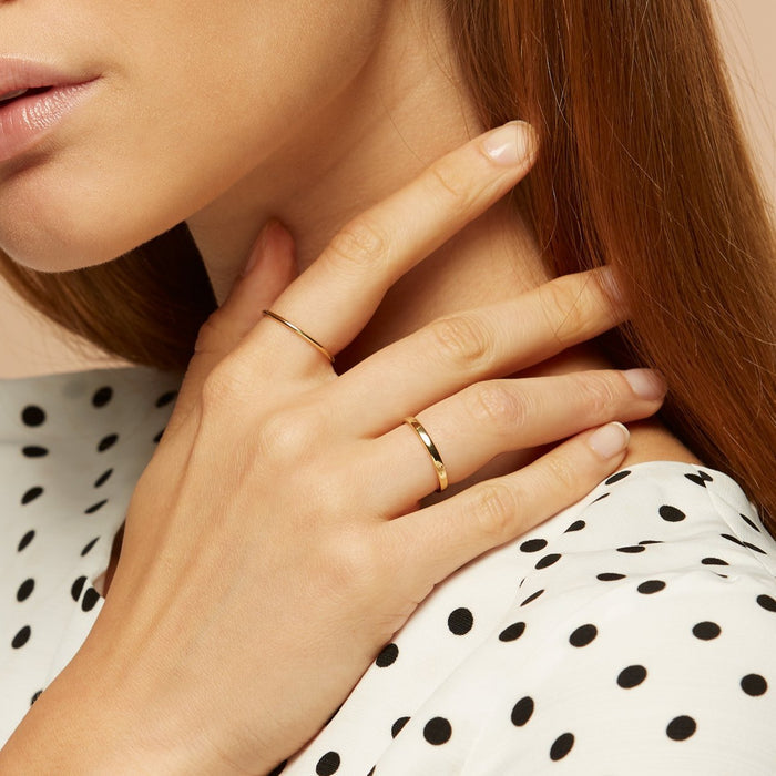 Stacking rings with thin bands in gold vermeil on model