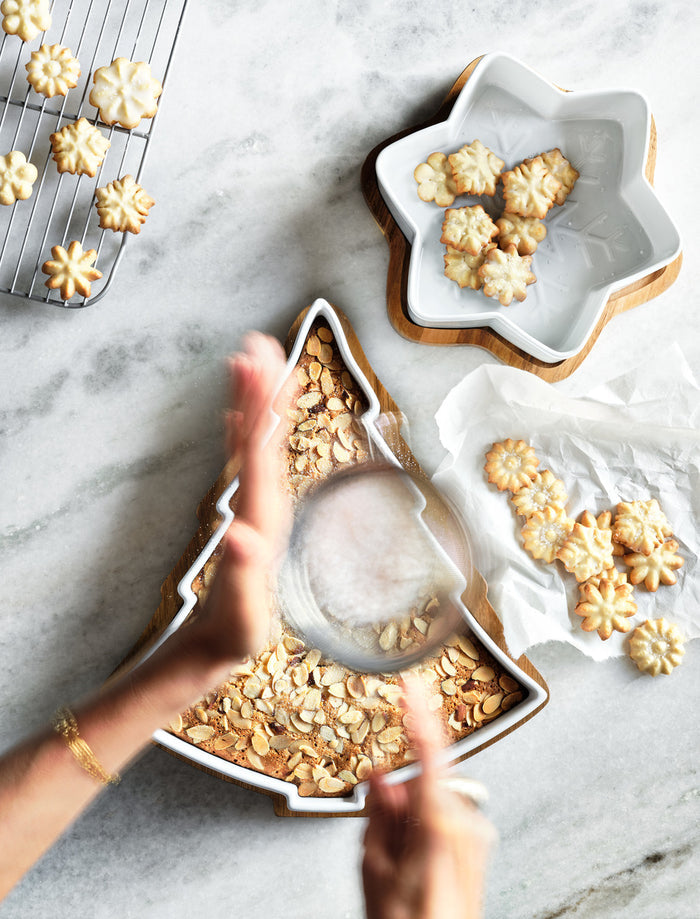 Holiday Tree Oven-to-Table Casserole Dish with Wood Trivet