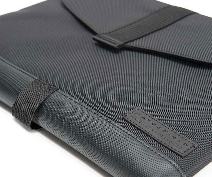 15" MB Air $89 - (#11) / Horizontal - Black Ballistic with Micro Trim / No Thanks