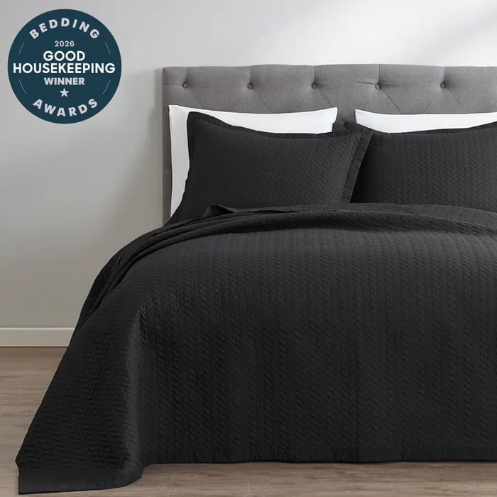 Midnight Black Oversized Quilt Set
