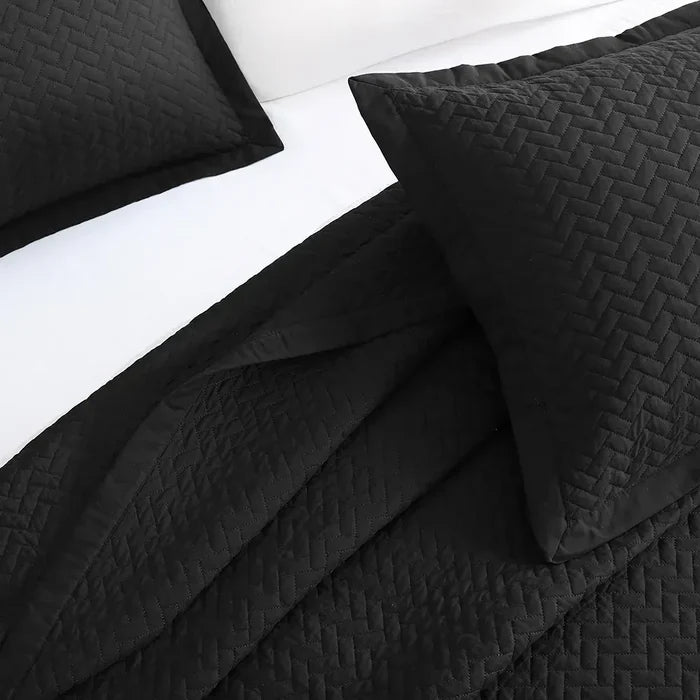 Midnight Black Oversized Quilt Set