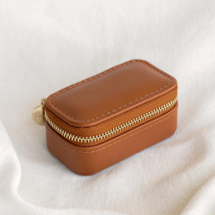 Mini jewelry case in cognac with gold zipper