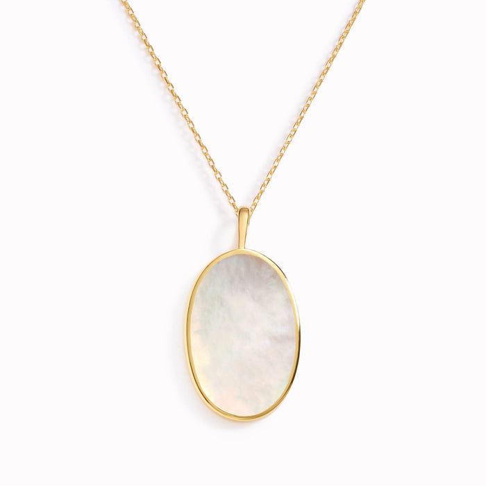 Pendant necklace with mother of pearl on gold vermeil chain