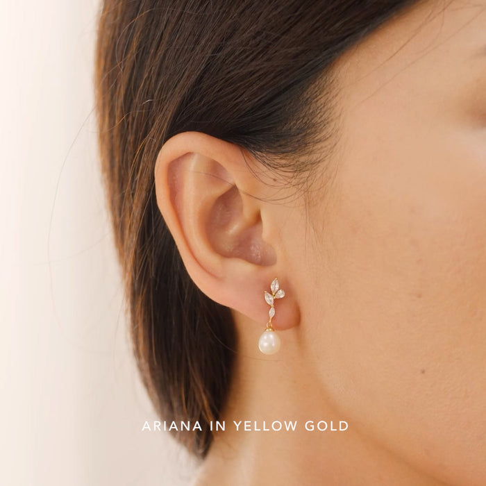 mel-9-ariana-pearl-drop-earrings-gold-vermeil-cz-06_bc6229fb-c1bb-4343-ab2e-1e8153f98560.mp4