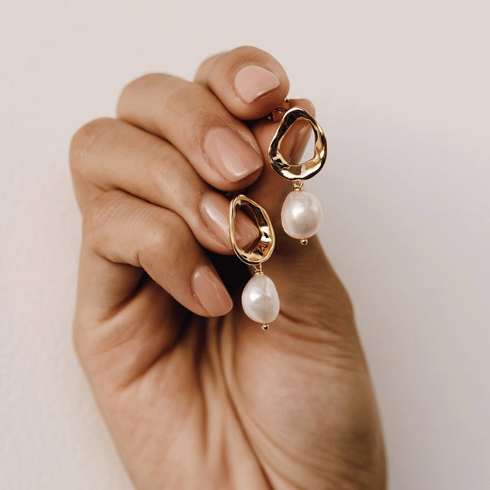 Hammered silver setting with freshwater baroque pearl