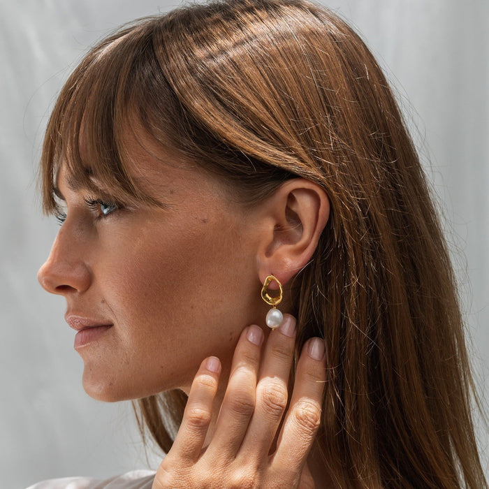 Pearl earrings with irregular shape on model