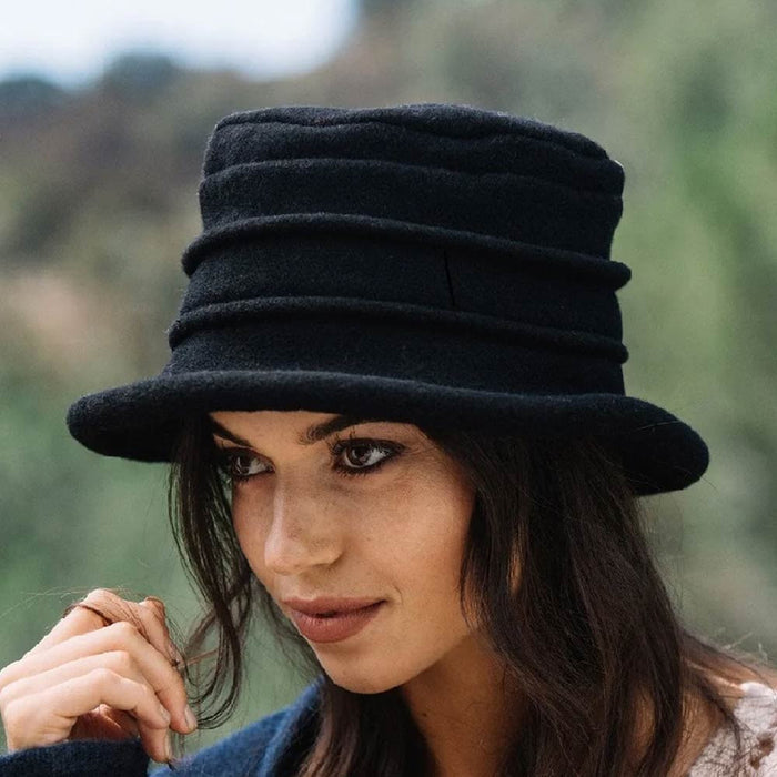 Tula wool cloche - black