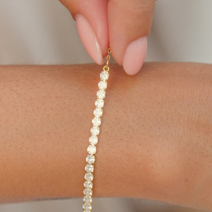 Tennis Bracelet -YG_4d84f75d-aab5-4588-bb03-9c3649d2e6da.mp4